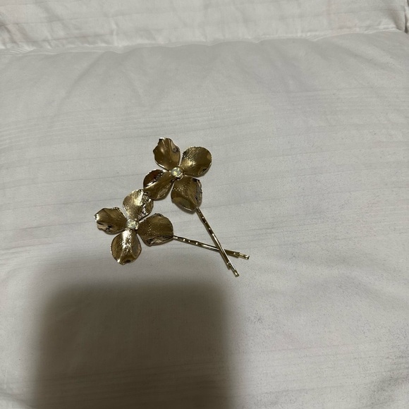 Shashi gold pins - Picture 5 of 5